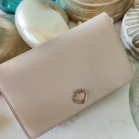 Kate Spade Preppy Pink zippy wallet. So Kate Spade! - Picture 4 of 12